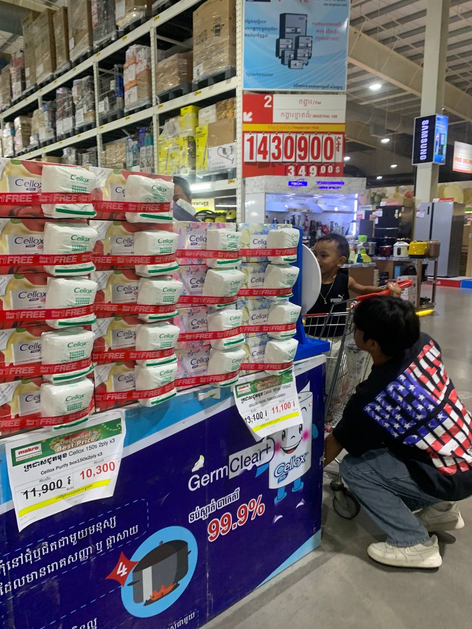 Modern Trade Distribution of Cellox and Hygienist Products by BJC at Makro Cambodia 12 Dec - Image 9